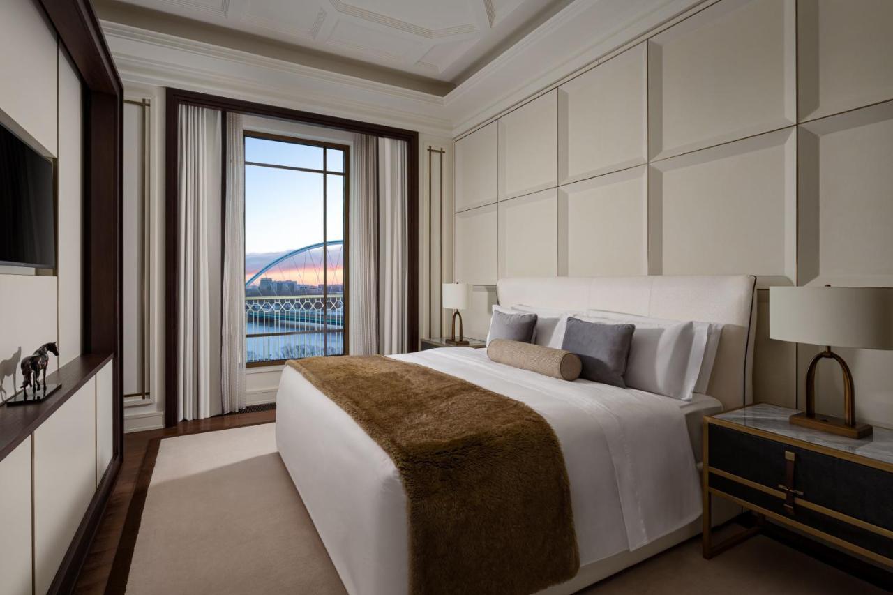 The St. Regis Astana Ξενοδοχείο Εξωτερικό φωτογραφία A bedroom in the 2018-launched Silver Muse