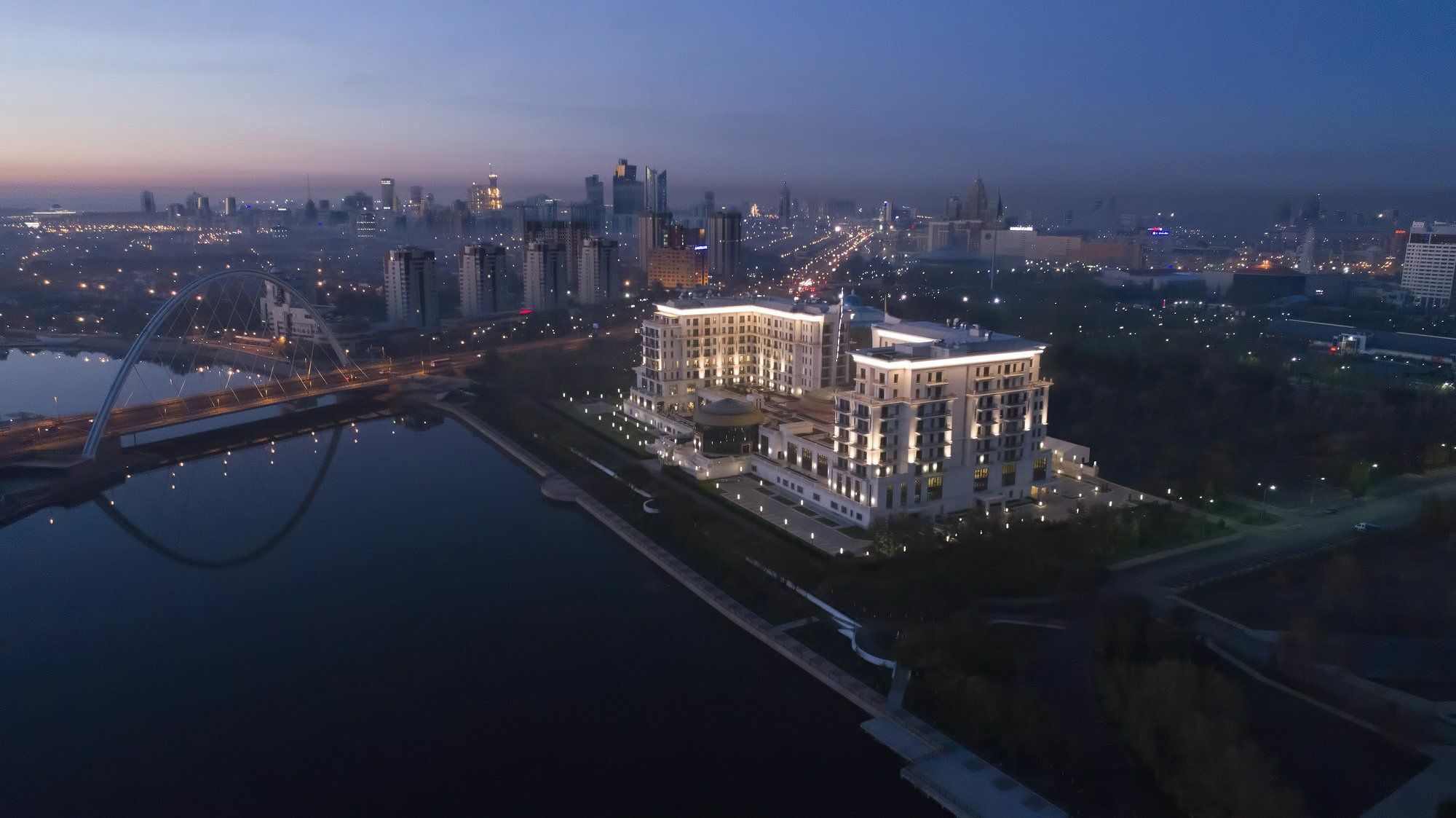 The St. Regis Astana Ξενοδοχείο Εξωτερικό φωτογραφία The Four Seasons Hotel in Astana